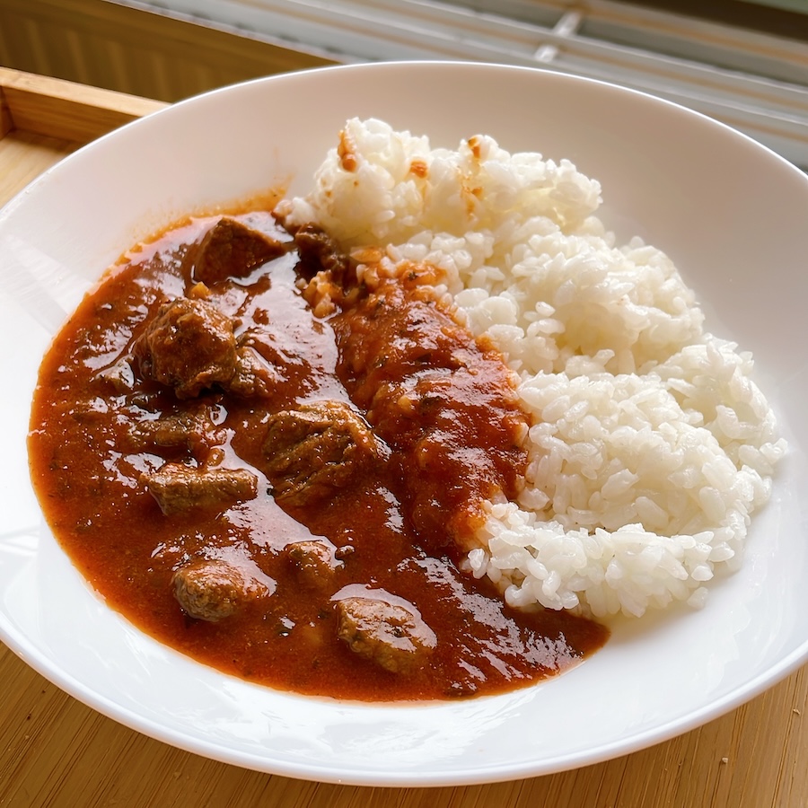 Bosanski gulas s rizom